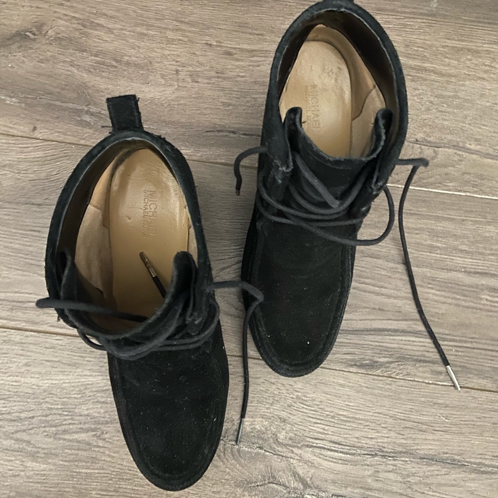 Michael Kors Women's Suede Leather 8 size, heels. - Picture 6 of 6